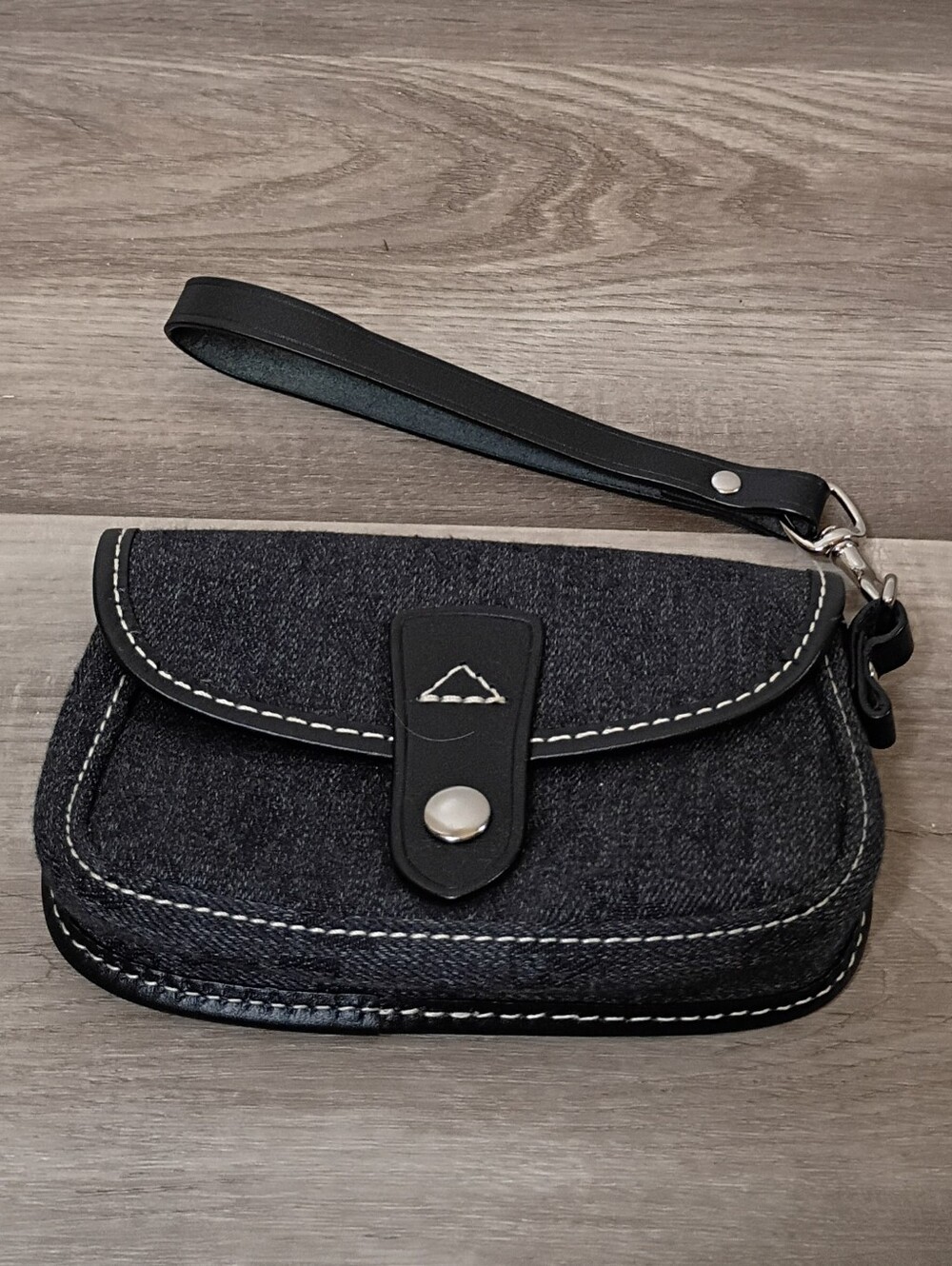 Dooney & Bourke Y2K Classic Black Leather Trim Signature Monogram Wristlet Pouch